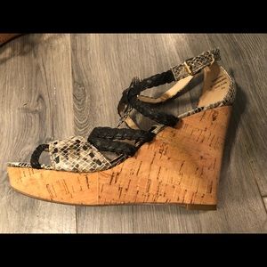 Guess Wedge Snakeskin Type Sandels